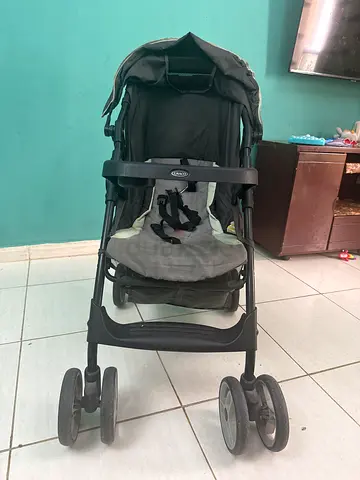 Well-used Graco standard stroller - sturdy and functional