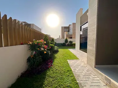 منزل تاون هاوس جديد تمامًا | 4 غرف نوم + غرفة للخادمة |