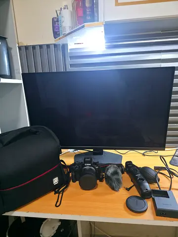 New Canon EOS R50 Mirrorless Camera + Full Kit