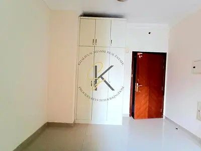 Lavish studio available in muwaliah full of family building for contact Babar