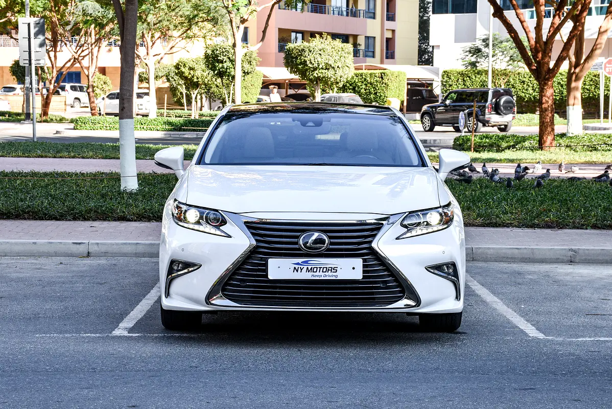 Lexus ES-Series 2017 — photo 1 of 20