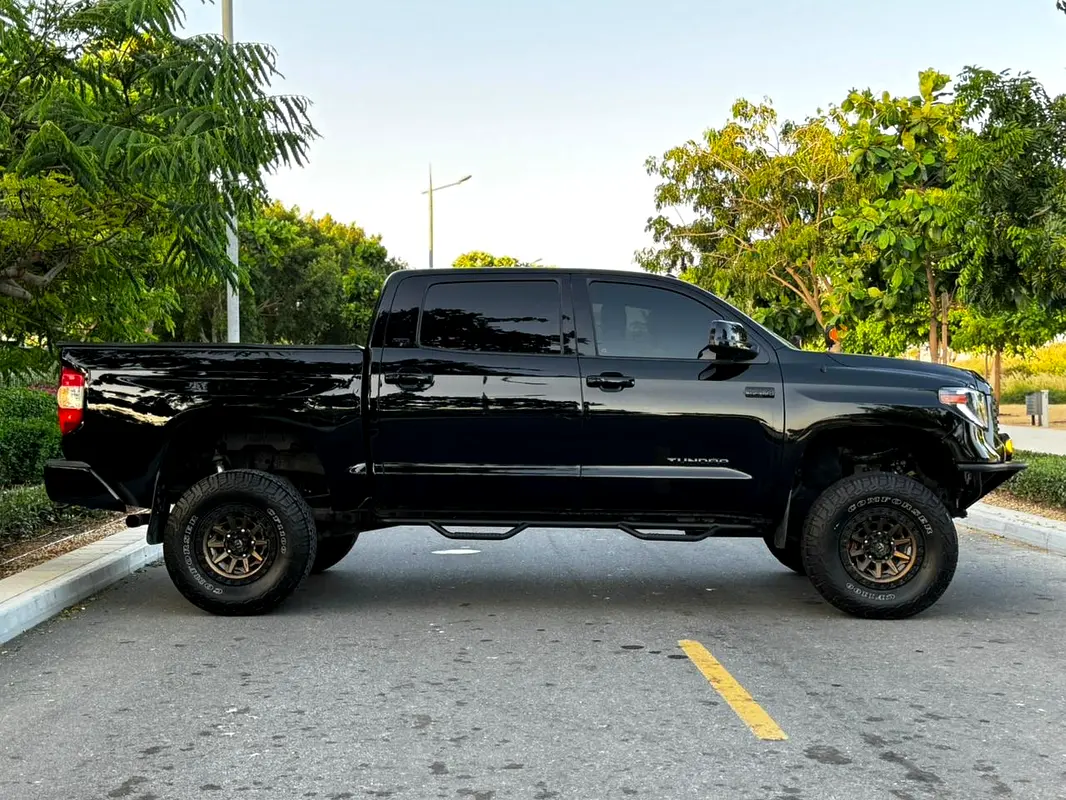 Toyota Tundra 2015 — photo 1 of 15