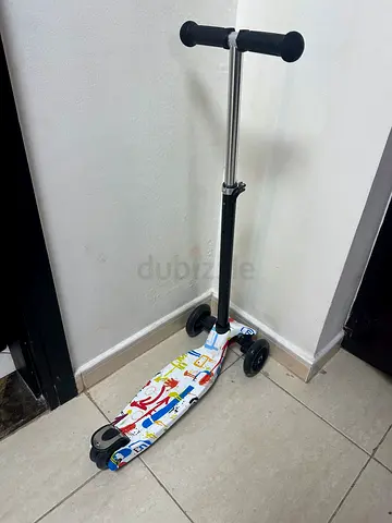AM ANNA Kids Scooter 3 Wheel Mini Adjustable Kick Scooter with LED Light Up Wheels(Red And White)