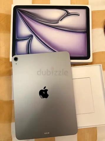 Apple IPad Air 11” M4 128gb 12gb WiFi black in Brand new  condition 2100 dhs.
