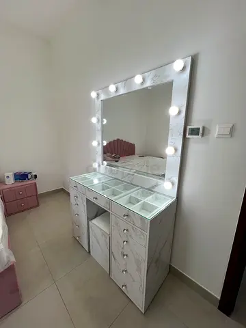 Modern Dressing Table 120cm – Excellent Condition |