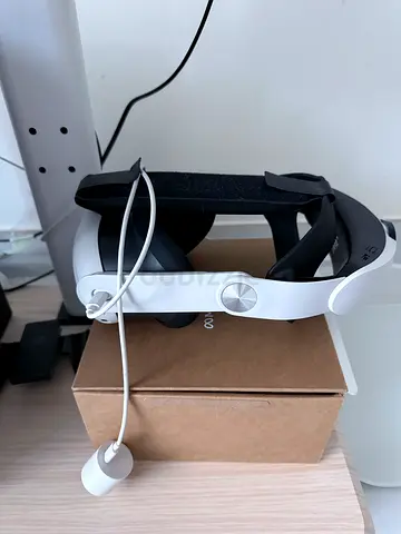 Meta Quest 3 VR headset + battery enchantment headset attachment