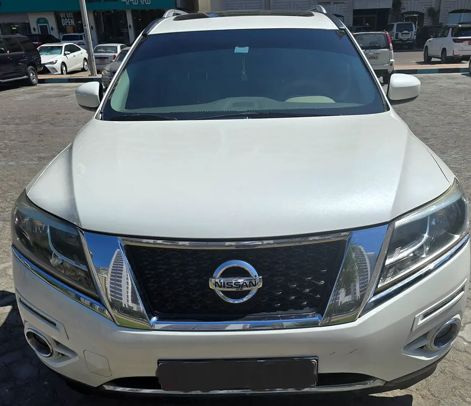 Nissan Pathfinder 2015 — photo 1 of 18