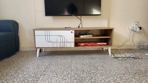 TV stand (upto 50 inches)