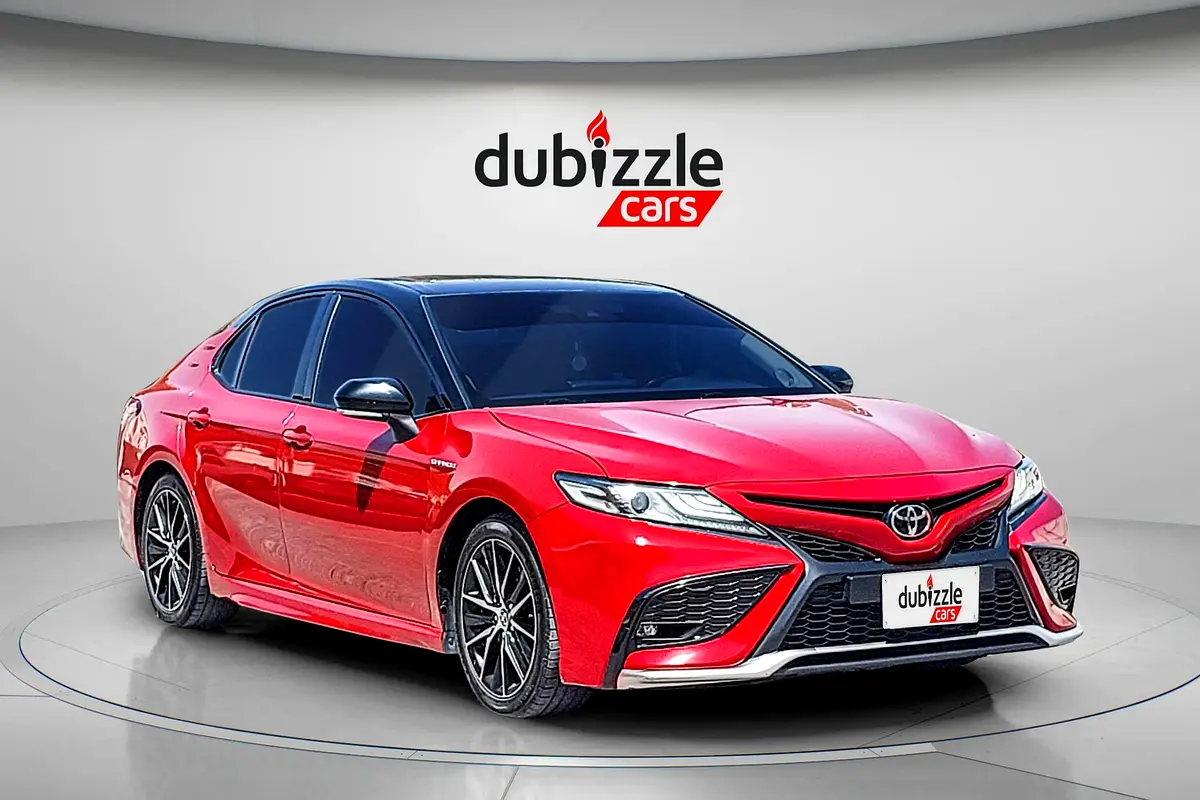 Toyota Camry 2022 — photo 1 of 15