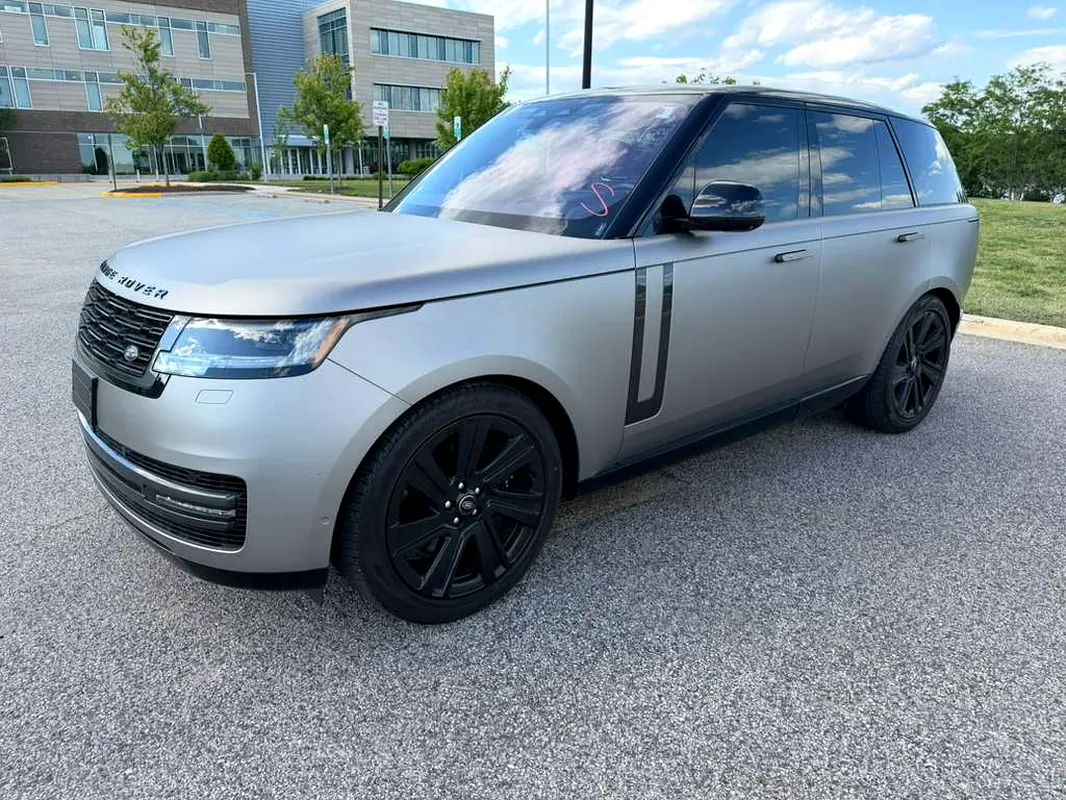 Land Rover Range Rover 2023 — photo 1 of 16