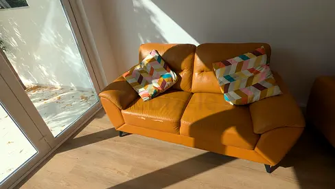 Leatner sofa in bright colour