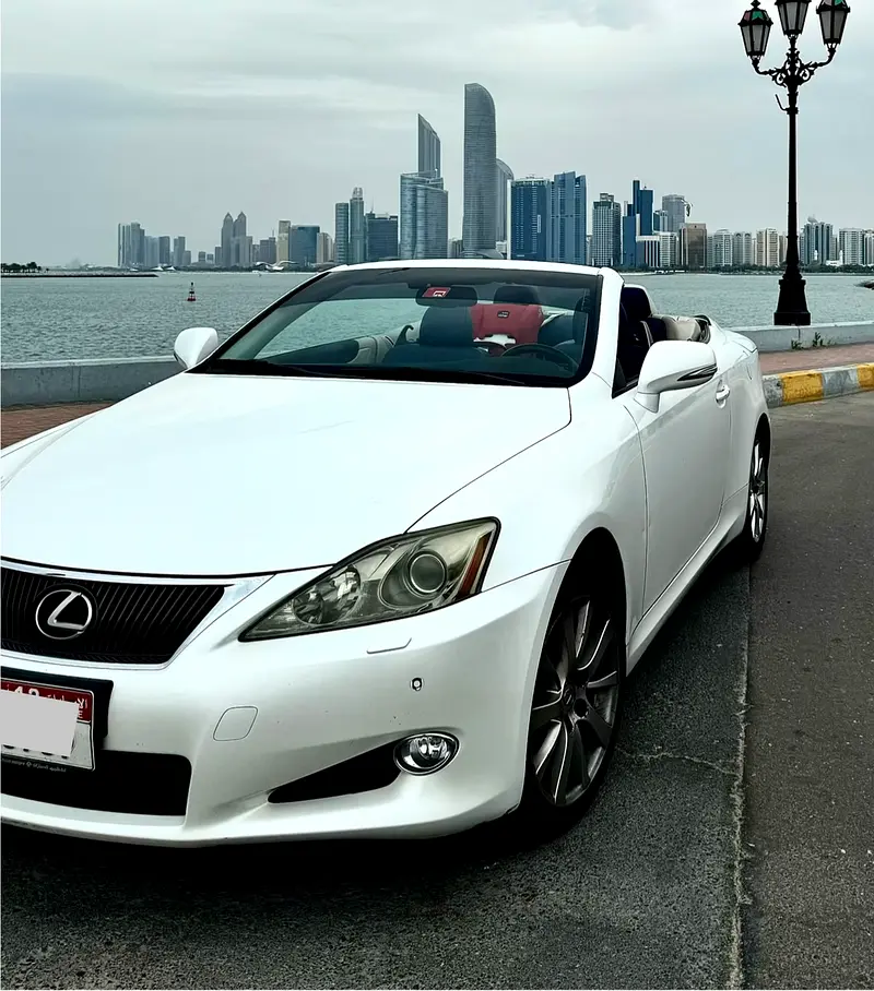 Lexus IS-Series 2010 — photo 1 of 8