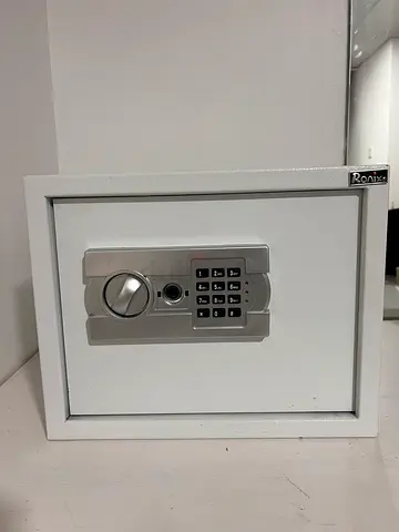 Small electronic safe