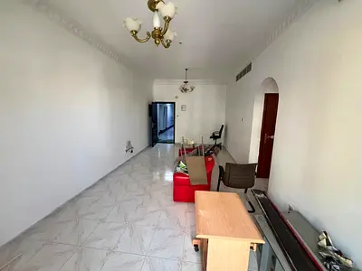 بلكون مع تامين شيك لايصرف  موقع مميز وحيوي قريب من كل الخدمات مثل المقاهي والمتاجر وقريب من مخرج دبي