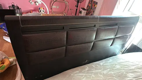 Bed set with dressing table for Urgent sale