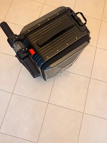 E-scooter luggage -Hard-shell carry-on suitcase with integrated electric scooter handle