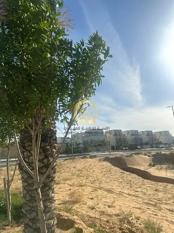 للبيع ارض في منطقة الحوشي تاون هاوس مساحة 1852 قدم والسعر الاجمالي 500,000