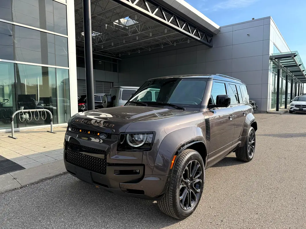 Land Rover Defender 2025 — photo 1 of 7