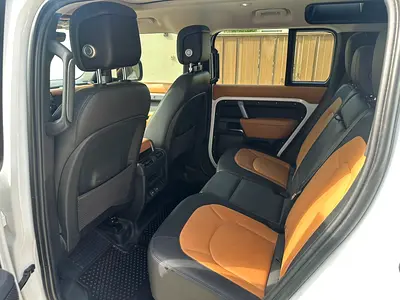 2023 Land Rover Defender 110 SE (American Specs)