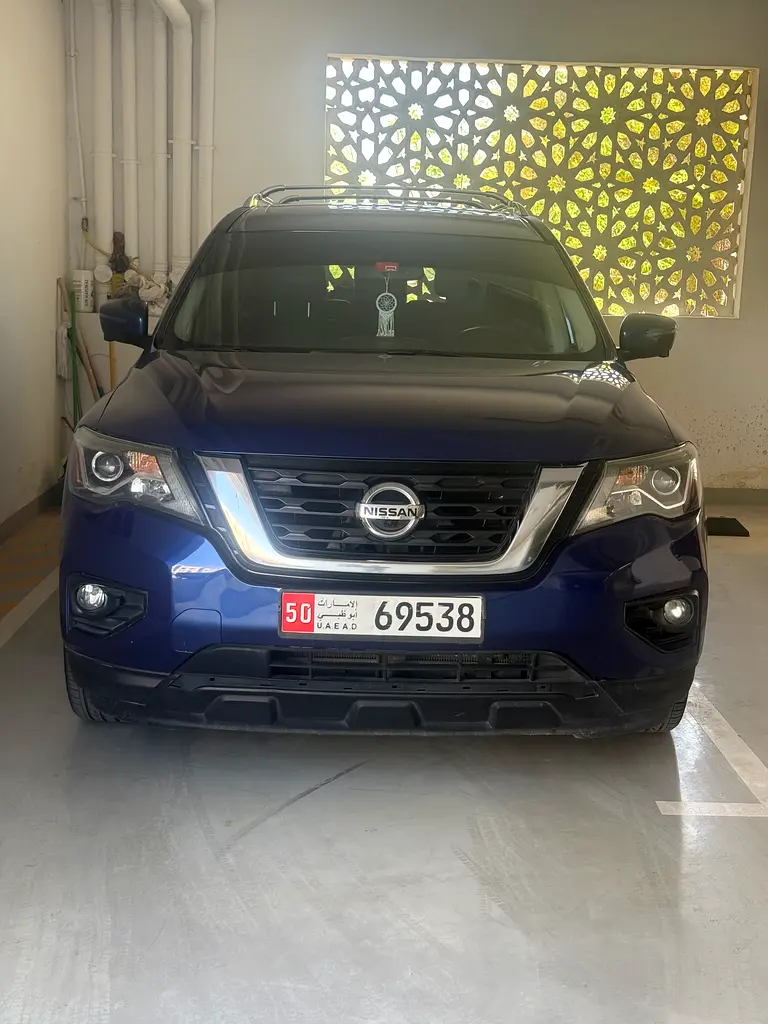 Nissan Pathfinder 2019 — photo 1 of 7