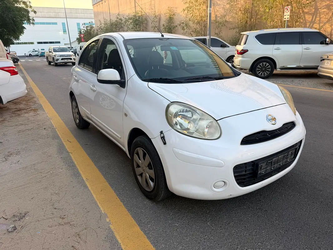 Nissan Micra 2015 — photo 1 of 14