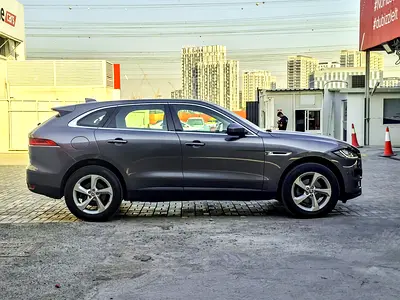 2019 Jaguar F-PACE photo 4