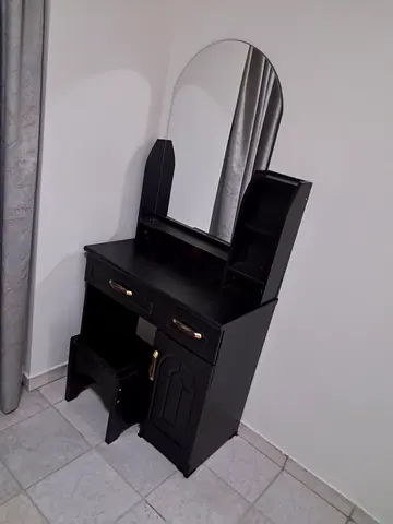 We are selling brand new Dressing table With stool good quality vanities