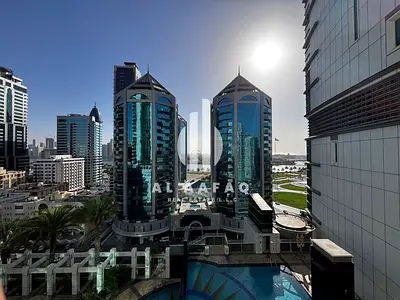 Spacious 3BHK with balcony| Free Parking| Sea-View