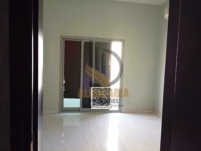 استوديو للإيجار السنوي في أم القيوين فرصة مميزة لاستئجار استوديو بمساحة كبيرة في أم القيوين، مناسب للأفراد والموظفين والعائلات الصغيرة الباحثين عن سكن