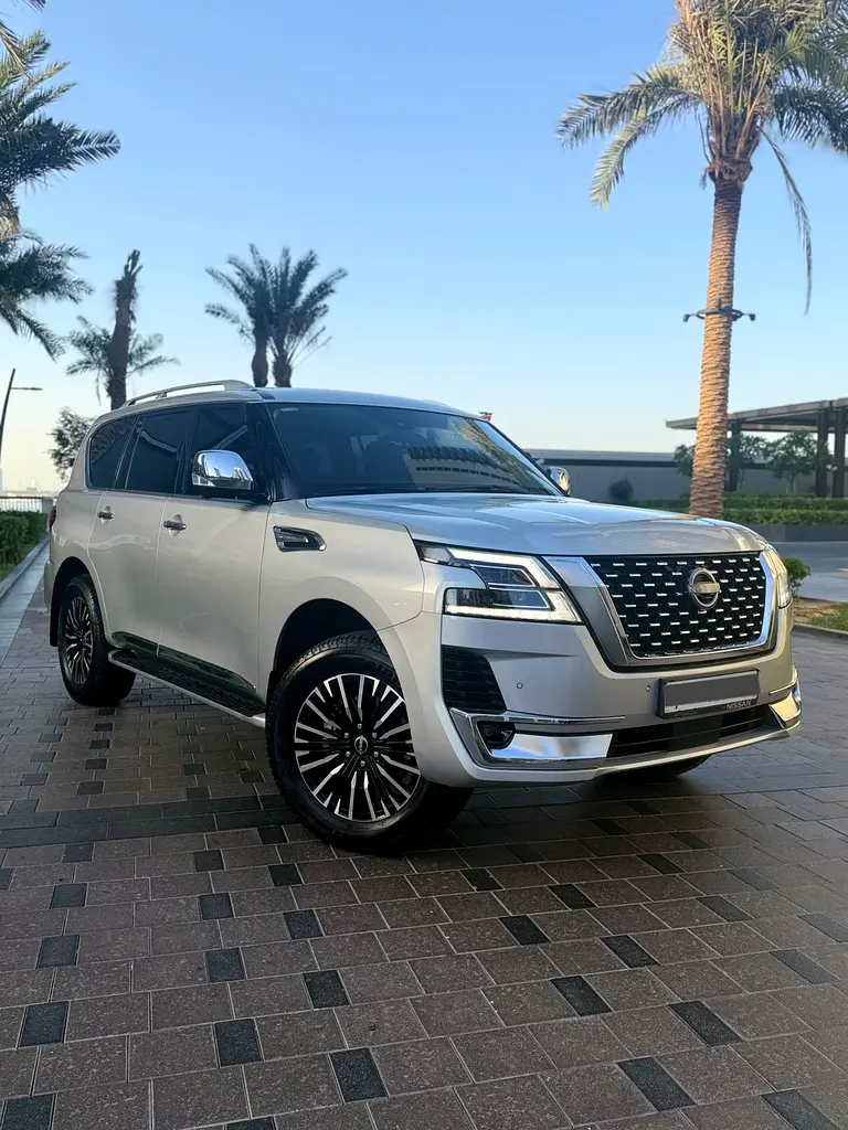 Nissan Patrol 2022 — photo 1 of 12