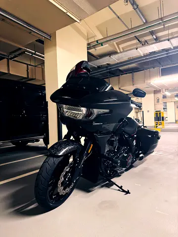 Harley Davidson Road Glide CVO ST