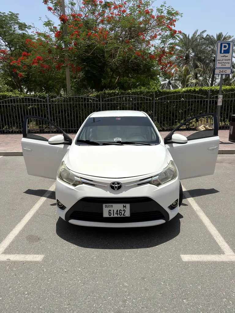 Toyota Yaris 2017 — photo 1 of 11