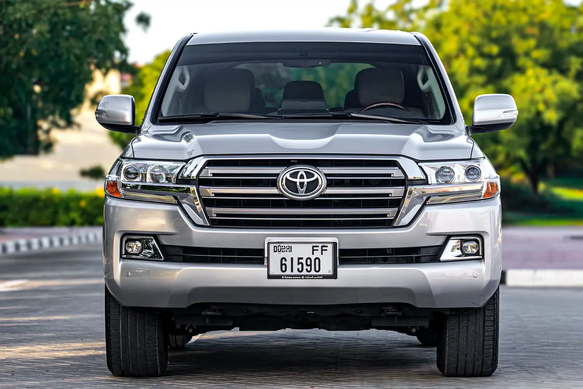 Toyota Land Cruiser 2018 — photo 1 of 18