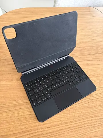 Apple Magic Keyboard Case 11-inch (used)