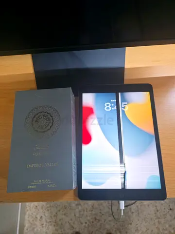 iPad  9 gen 64GB (with damaged display) + Free Perfume