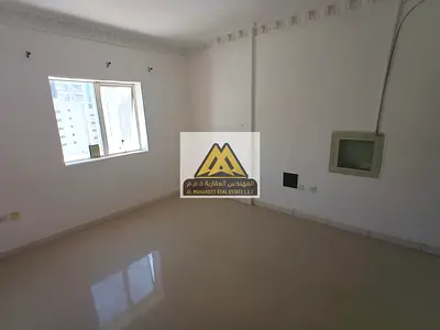 غرفه وصاله / مساحه كبيره / سعر مميز / ع الطريق الرئيسي /