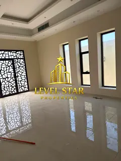 LUXURIOUS . 4 BEDROOMS . HALL GARDEN