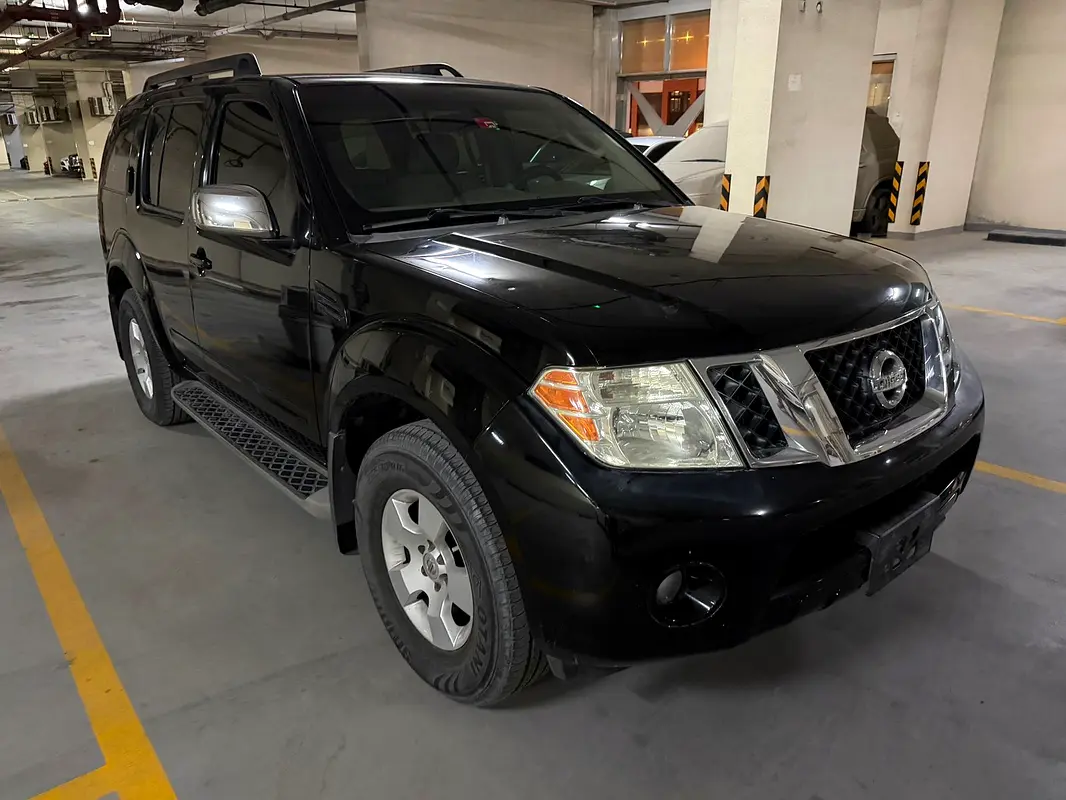 Nissan Pathfinder 2009 — photo 1 of 8