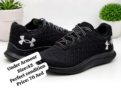 Under Armour Mens Black Running Shoes - Size 42, Excellent Condition