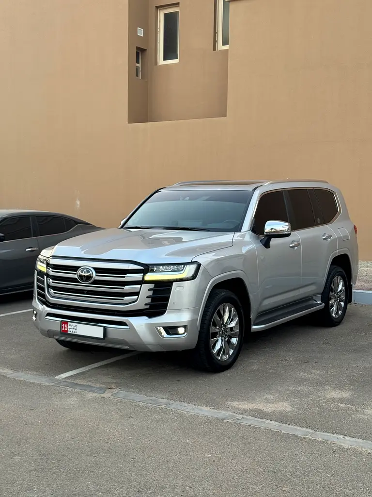 Toyota Land Cruiser 2022 — photo 1 of 15