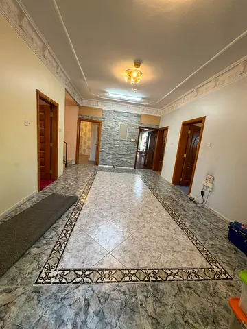اكبر و ارخص فيلا للايجار السنوي في الشارقه بمنطقة الصبخة (ام خنور) على بعد دقائق من امارة عجمان قريب على شارع رئيسي وقريبه من جميع الخدمات