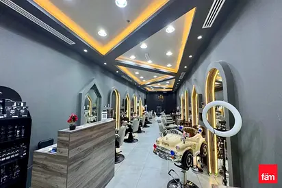 MODERN FITOUT | ACTIVE BUSINESS | NEAR PARKING