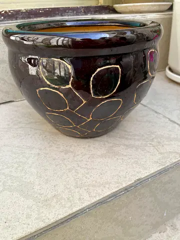 Ceramic black plant pot