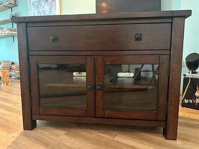 Elegant music / hifi / games cabinet