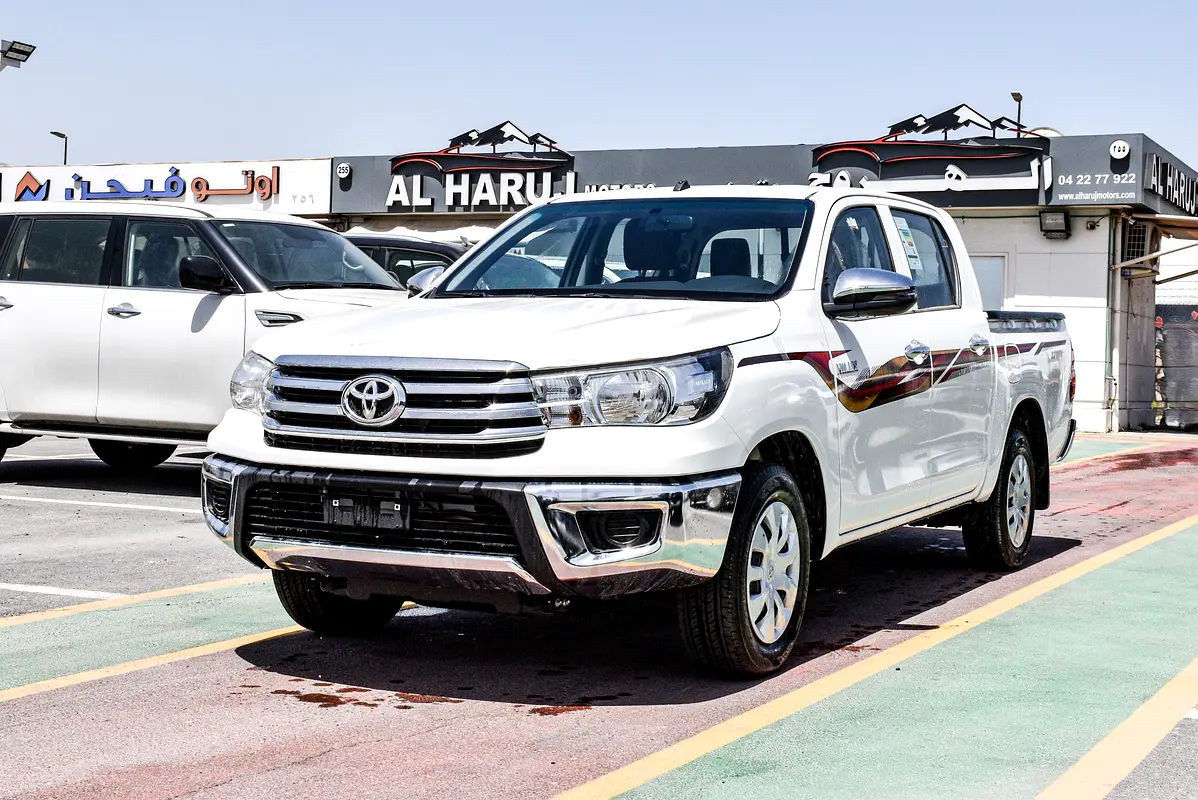 Toyota Hilux 2025 — photo 1 of 18