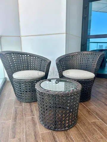 Balcon seaters with table - pickup in Dubai Marina