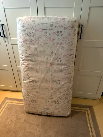 Pottery barn White Wooden baby Crib/ bed. Classic Design and bed conversion includes mattress