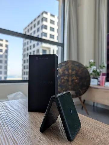 Motorola RAZR 60 Ultra - Scarab Pantone