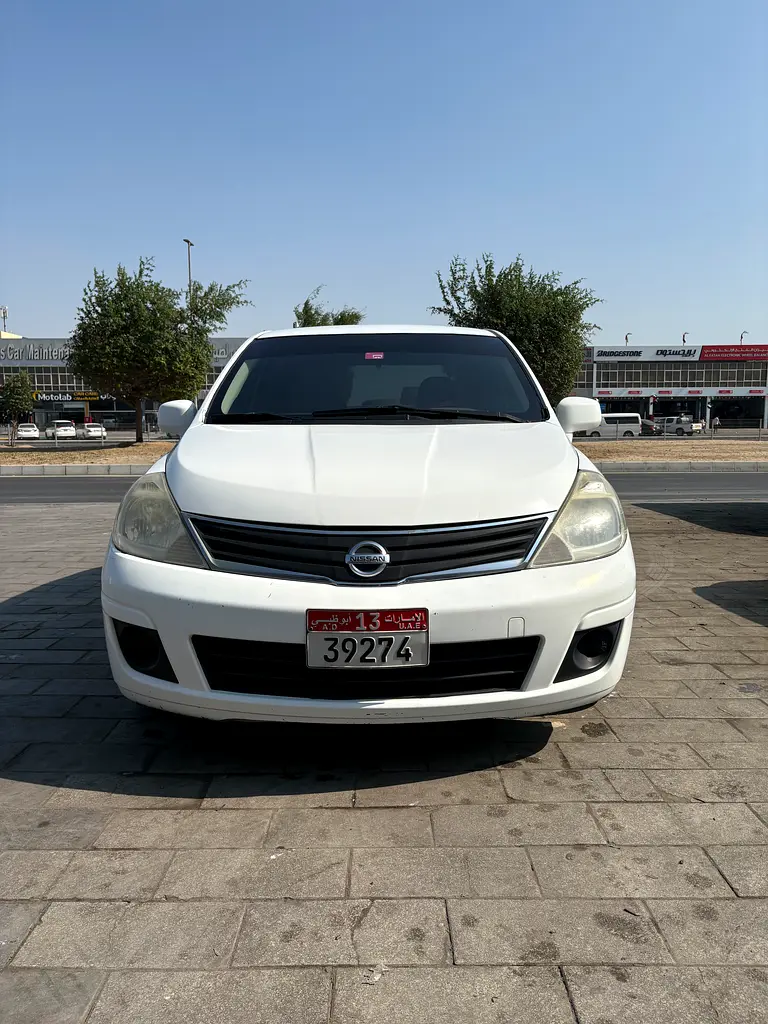 Nissan Tiida 2012 — photo 1 of 4