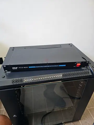 PYLE PCO 800   Rack-mount Power Conditioner / UPS Unit (1U) - Used